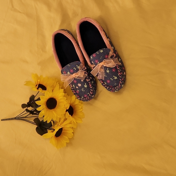 Pretty slippers - Picture 1 of 6